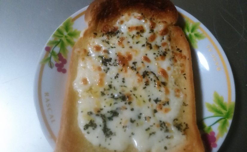 乾燥バジルとチーズのトースト [100円夜食]
